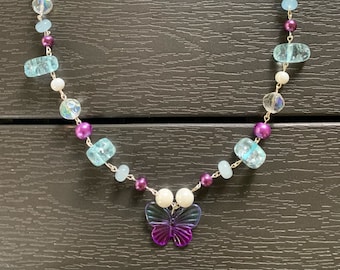 Collar de cuentas con estética Fairycore azul y morada brillante