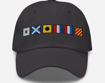 SMITTY en toutes lettres avec un chapeau pour papa brodé de drapeaux nautiques