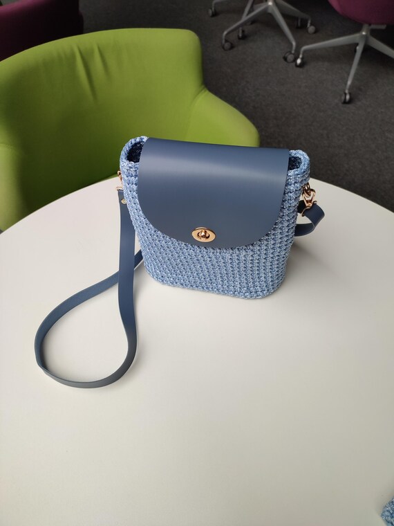 Bolso de cubo tejido azul hecho a mano, pequeño bolso bandolera