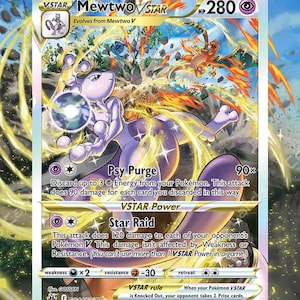 Könnte beinhalten: Eine Pokémon-Sammelkarte mit Mewtwo VSTAR, einem lila-farbenen, psychischen Pokémon mit leuchtend gelber Energie. Die Karte hat eine VSTAR-Kraft namens Sternensturm, die jedem Pokémon V deines Gegners 120 Schaden zufügt. Die Karte hat auch eine Psycho-Reinigungs-Attacke, die 90 Schaden für jede abgelegte Energiekarte verursacht.