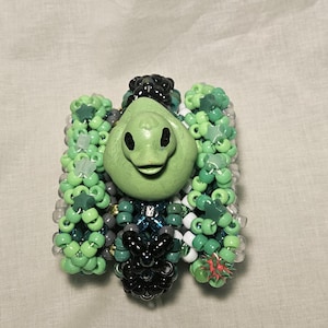 Alien rotating kandi cuff