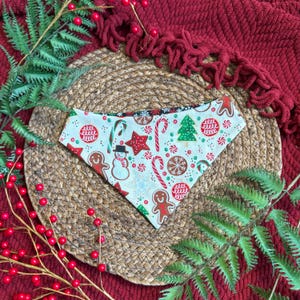 Christmas Dog Bandana - Reversible Holiday Pet Scarf with Gingerbread Men, Christmas Candy & Snowflake Pattern - Winter Dog Accessory
