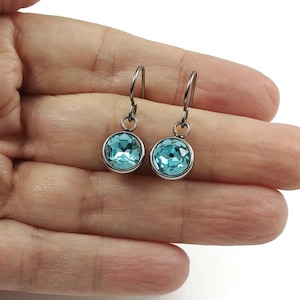 Pendientes colgantes de cristal azul: joyas de titanio puro, acero inoxidable y diamantes de imitación.