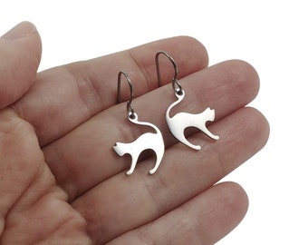 Dainty cat dangle earrings, Hypoallergenic pure titanium jewelry, Cute silver cat earrings