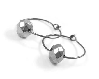 Geometric beads titanium hoop earrings, Hypoallergenic handmade jewelry, Minimalist earrings for sensitive ears