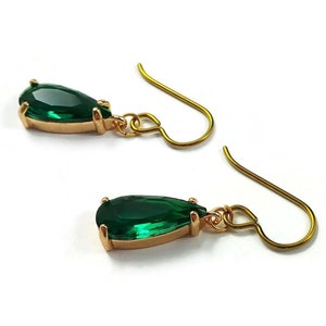 Emerald crystal dangle earrings, Pure niobium nickel free jewelry, Faceted teardrop gold earrings