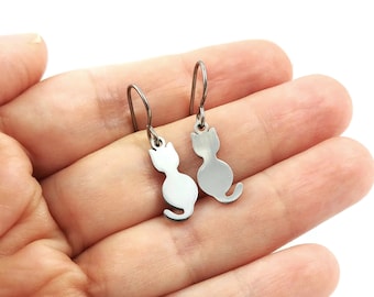 Small cat silhouette dangle earrings - Hypoallergenic pure titanium and stainless steel