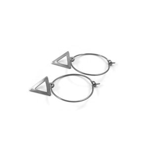 Triangle hoop earrings, Pure implant grade titanium for sensitive ears, Minimalist geometric earrings immagine 4