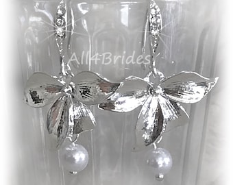 Orchid flower earrings, pearl earrings, bridal or bridesmaids wedding earrings.