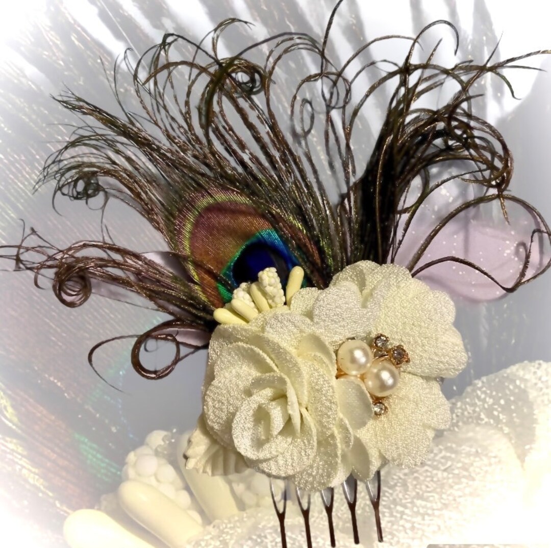 Peacock Hair Comb, Ivory Flowers and Peacock Feathers. Peacock Wedding