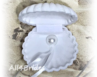 Seashell clam ring holder, beach wedding or proposal ring box, clam ring box.  Engagement ring box.