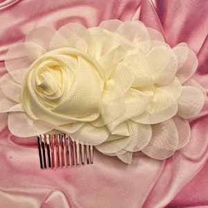 Ivory flower hair comb, wedding bridal hair comb