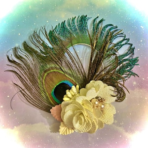 Peacock feathers and ivory flowers hair clip.  Peacock wedding bridal hair piece.