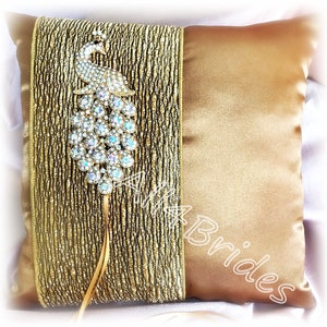 Peacock wedding gold ring pillow, peacock brooch ring bearer pillow. Bild 1