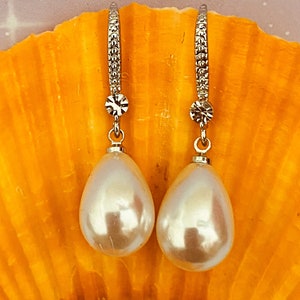 Teardrop pearl and crystals dangle drop earrings, bridal white faux pearls dangle earrings