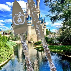 Disney inspired cake knife cutting set, Snow White wedding accessories | Snow White cake cutter and server set.