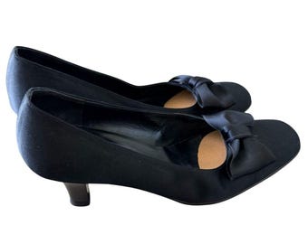 Salvatore Ferragamo Black Suede Closed-Toe Kitten Heels with Bow Accent 7В