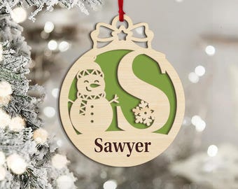 パーソナライズされた雪だるまのオーナメント、カスタム名2層木製クリスマスオーナメント、家族向けクリスマスオーナメント、雪の結晶のオーナメントギフト、雪だるま