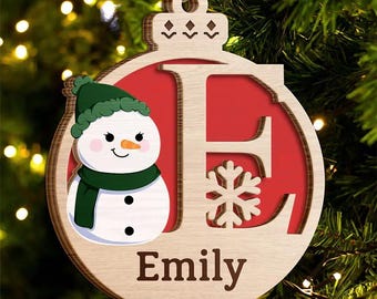 クリスマス雪だるまモノグラム - パーソナライズされた2層木製オーナメントクリスマスデコレーション、カスタム名、雪だるま、名前の最初の文字