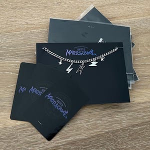 Set verdwaalde kinderbedelarmbanden en fotokaarten Officiële merchandise Fan Meeting Magic School Goods SKZOO
