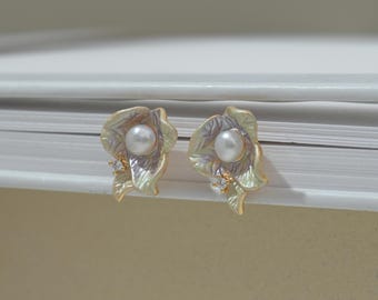Pearl Earrings,Dainty Flower Hoop Earrings,Daisy Pearl Earrings,Pearl Bracelet,Bridal Earrings,Wedding Earrings,Pearl Jewelry Set