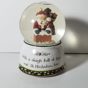 Internationaal China Kerstverhaal Sneeuwbol Santa Slee vol speelgoed Susan Winget