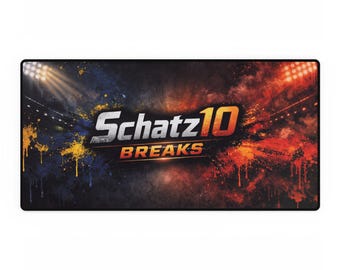 Peut inclure: Tapis de bureau rectangulaire noir avec le texte "Schatz10 Breaks" en blanc et orange. Le fond présente un design sombre et texturé avec des éclaboussures de jaune, de bleu et d'orange, et des projecteurs de stade.