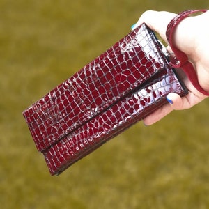 Portafoglio in pelle stampa pitone bordeaux, portamonete da donna, idea regalo, portafoglio bifold con porta carte e tasca porta monete, pochette da donna, borsa lunga