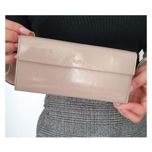 Cartera de charol beige para mujer, monedero con tarjetero, billetera plegable larga con bolsillo para cambio, carteras brillantes, cartera de mano para mujer