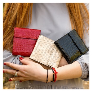 Cartera de charol con estampado de cocodrilo rojo y negro Mini clutch Cartera mini para mujer Cartera pequeña plegable con cambio Mini monedero Bolsillo pequeño para mujer