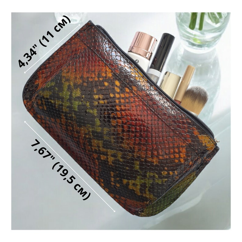 The bag is 7.67 inches (19.5 cm) wide and 4.34 inches (11 cm) tall.