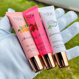 Tender lip oil, softened and moisturized lip oil, natural lipgloss , coconut lip oil, lip care.
