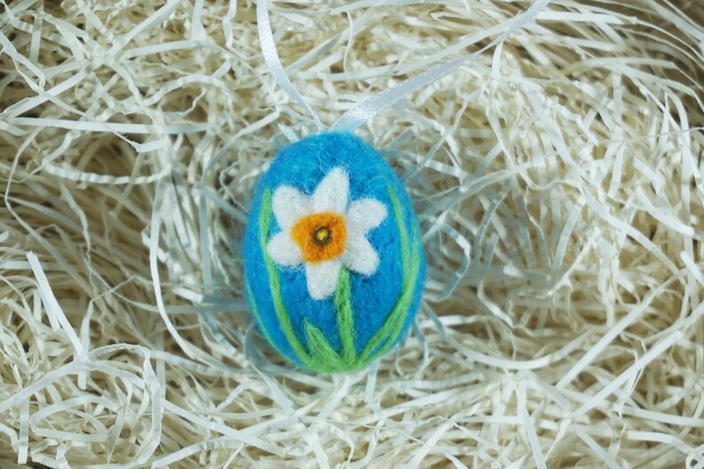 Easter Felt Easter Gift Mini Ornament Needle felting Spring Flower Easter Egg Needle Felted Flower Daffodil on Turquoise Egg