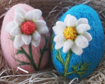 Needle Felted Easter Egg - Double Daisy - Easter Decor - Easter gift - Needlefelt Egg - Easter Felt