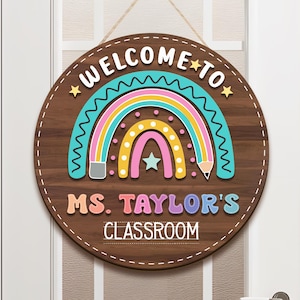 Letrero 3D personalizado para puerta de profesor, letrero con el nombre del profesor, letrero de bienvenida al aula, colgador de puerta para la vuelta al cole, regalo para nuevos profesores, arcoíris para profesores.