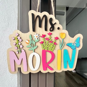 Letrero para puerta de maestro con diseño floral 3D personalizado, colgador de puerta de aula personalizado, obsequios de agradecimiento para maestros, regreso a la escuela, letrero de puerta con nombre de bienvenida