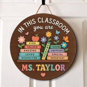 Percha de puerta 3D personalizada para profesores, En esta aula estás, Lindo letrero para puerta para profesores, Regalo de regreso a clases, Nombre de profesor personalizado, Decoración del aula