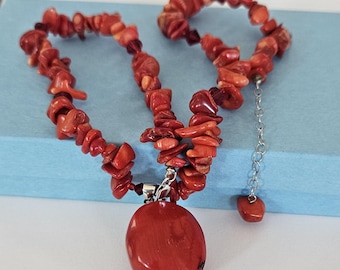 Vintage Sterling Silver Coral Pendant Necklace: Red Chip Beads