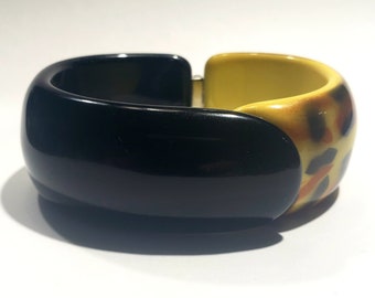 Vintage black yellow leopard plastic hinged bracelet bangle