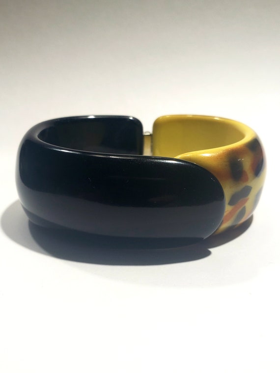 Vintage black yellow leopard plastic hinged bracel