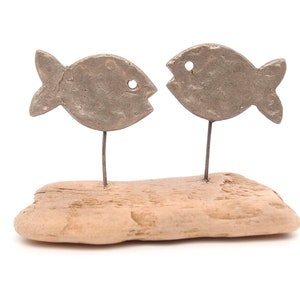 Couple de poissons en bronze argenté texturé et bois flotté recyclé, sculpture métal et bois, cadeau décoration poisson, lesbijouxdebull image 1