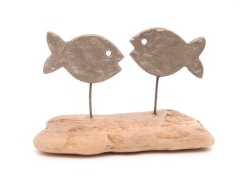 Couple de poissons en bronze argenté texturé et bois flotté recyclé, sculpture métal et bois, cadeau décoration poisson, lesbijouxdebull