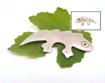 Handmade lizard brooch, white silvered bronze, totem animal jewelry, bag accessory, nature lover gift, lesbijouxdebull