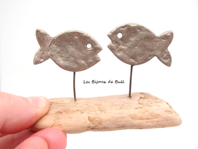 Couple de poissons en bronze argenté texturé et bois flotté recyclé, sculpture métal et bois, cadeau décoration poisson, lesbijouxdebull image 3