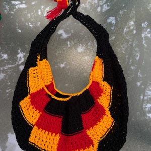 PNG Flag-Inspired Bilum Bag – Black, Red & Gold | Handwoven Papua New Guinea Shoulder Purse | New