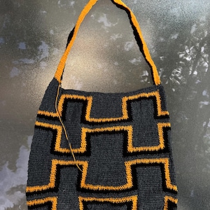 Hand woven bag (Bilum) from Papua New Guinea | Pig Skin/Box design