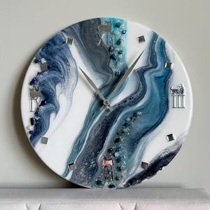 Reloj de pared de resina con números romanos de perro, arte geodésico, decoración moderna imagen 8