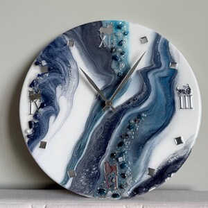 Reloj de pared de resina con números romanos de perro, arte geodésico, decoración moderna imagen 1