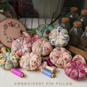 Hand embroidered pincushion with wooden base, Hand embroidered pumpkin pincushion. Gift for tailors.