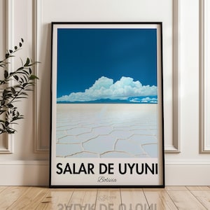 Op de afbeelding: Een poster met een zwarte lijst met een foto van de Salar de Uyuni zoutvlaktes in Bolivia. De afbeelding toont een uitgestrekt, wit, gebarsten oppervlak met een blauwe lucht en witte wolken op de achtergrond. De tekst "Salar de Uyuni" en "Bolivia" is in zwart gedrukt aan de onderkant van de poster.